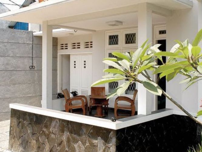model teras depan rumah kampung minimalis