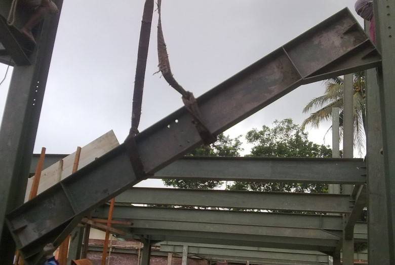 material kolom bangunan baja