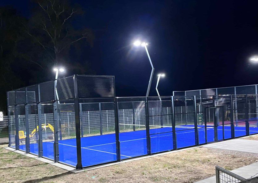 desain lapangan padel outdoor